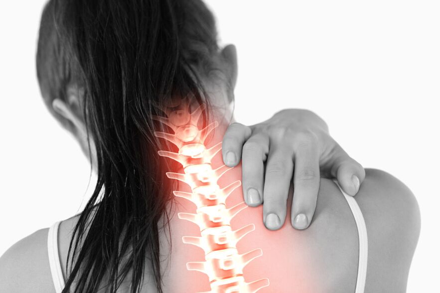 Pain caused by thoracic spondylosis in women can spread to the neck area