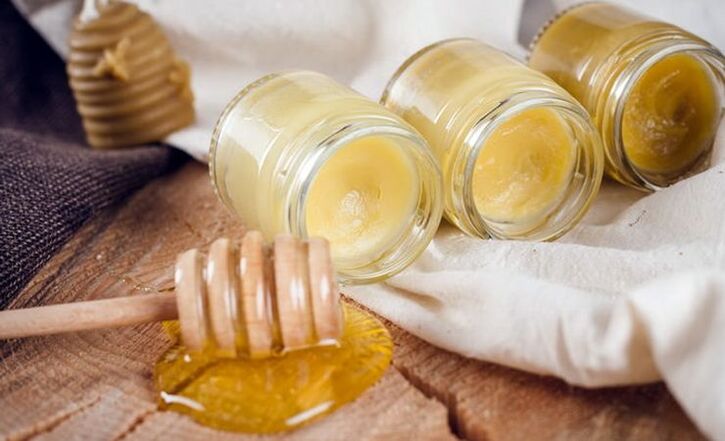 At home, you can prepare ointment for the treatment of thoracic osteoarthritis